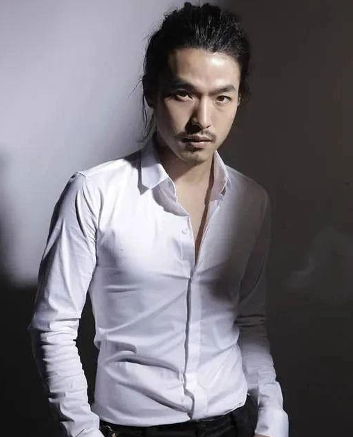 "师奶杀手韩志胤",为逝世女友守生12年,今39岁仍孤身令人敬佩-质信十