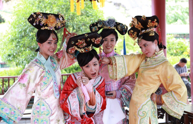 冯绍峰个人简历资料，1978年属什么生肖（还是冯绍峰前女友的她）