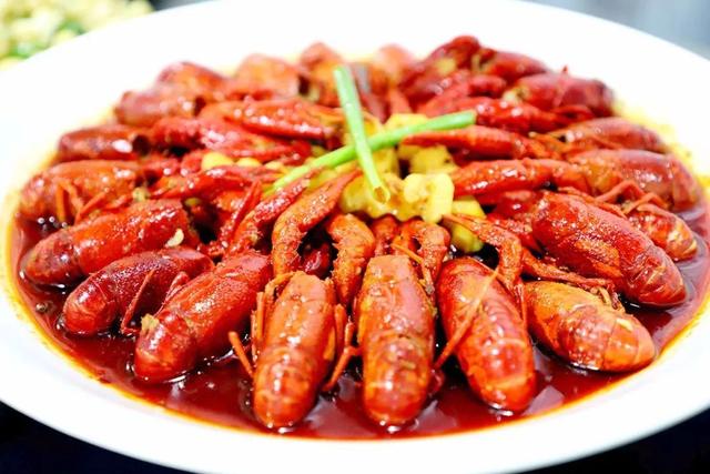 油焖龙虾，超级火爆的油焖小龙虾制作工艺分享给大家（油焖龙虾一般焖多长时间）