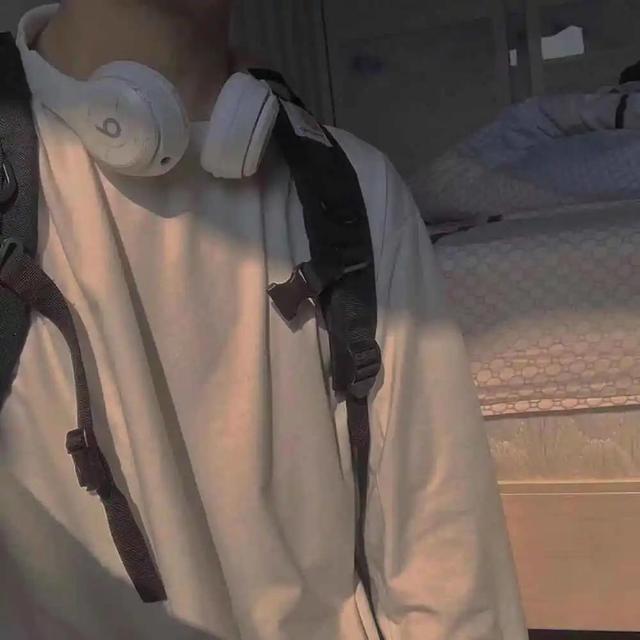 qq网名伤感男生，qq网名男生伤感冷酷（得不到的悲伤男生四字网名情断亦难-可爱点）