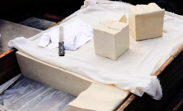 水豆腐的制作方法及配方，自制水豆腐的家常做法（15分钟出豆腐）