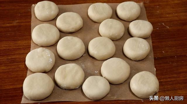栗子饼的制作方法，栗子鸡蛋饼的制作方法（教你做一道甜而不腻的栗子饼）