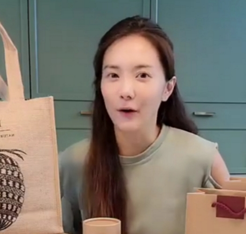 《放羊的星星》女主近况曝光，25岁退圈如今当网红，已是俩娃妈