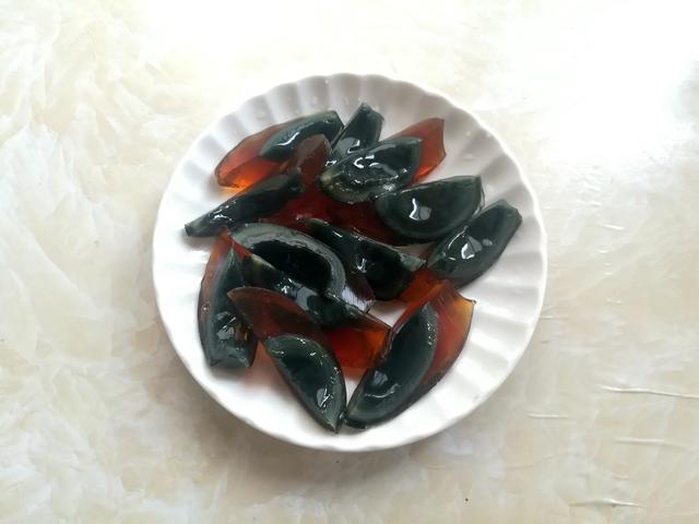 皮蛋黄瓜汤的做法，皮蛋汤怎么做汤才白（第一次喝这汤）