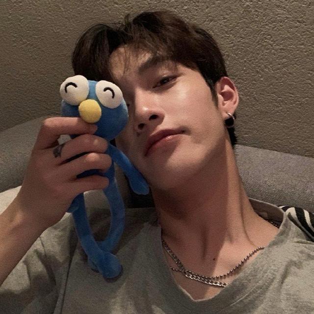 伤感头像男生孤独失望 qq伤感头像男生带孤微信，伤感头像男生孤独失望 qq伤感头像男生带孤（是你不在我身边却在我心里。）