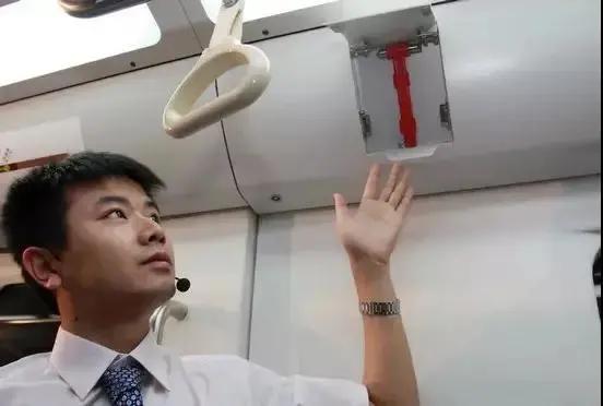 遇到地铁故障应该怎么办，地铁出现故障（当地铁突发事故时）