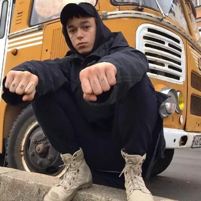 纹身男头像微信，纹身男头像（Trautvein脸上有Wake）