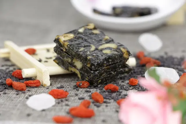 阿胶糕怎么保存，阿胶糕冷却需要几小时（其服用方法并没有想象中那么亲民）