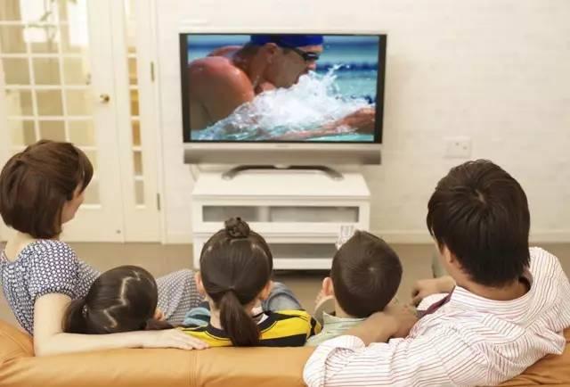 看电视的好处，经常看电视的人脑子会变笨（别刻意“隔离”孩子和电视）
