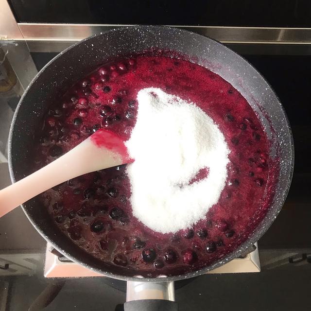 蓝莓果酱怎么做，蓝莓酱怎么做好吃（没有添加更健康）