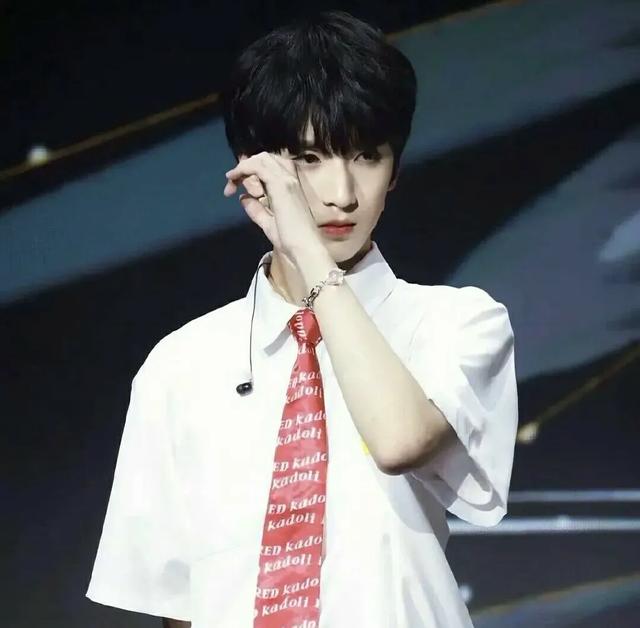 微信壁纸图片大全，微信背景图片（微信朋友圈背景图<60张>）