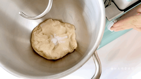 果子面包的做法，水果面包的各种做法（低糖低油的全麦坚果餐包）