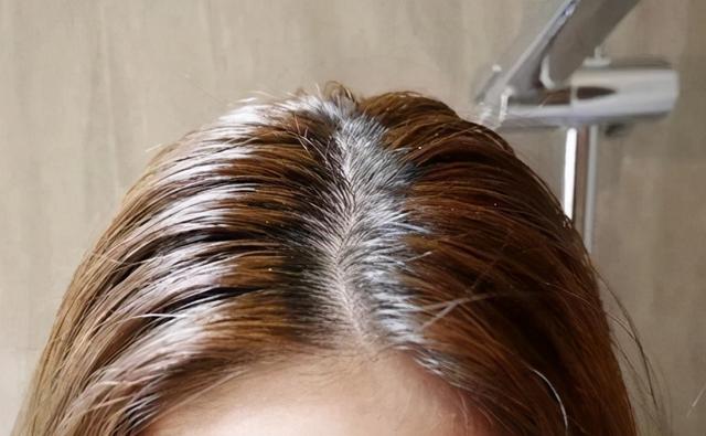 如何辨别自己的头发属于哪种发质，如何辨别自己的头发属于哪种发质呢（教你如何区分油性发质和干性发质）