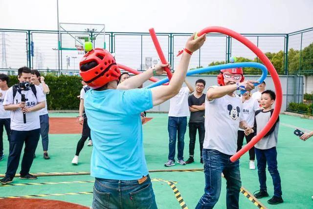 公司团建活动游戏，公司团建常做的小游戏（20个趣味团建活动游戏）