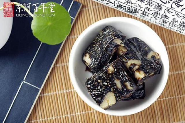 女人长期吃阿胶糕有什么功效，女人常吃阿胶糕有什么好处（阿胶糕对女人这么好）