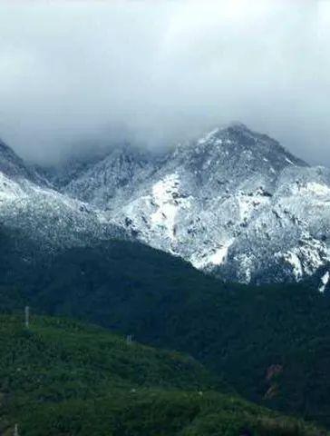 上关花下关风苍山雪洱海月是什么意思，上关风下关花苍山雪洱海月下一句（即“下关风、上关花、苍山雪、洱海月”）