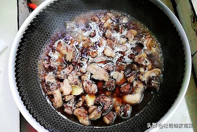 菠萝鸭的做法，菠萝鸭的做法视频（家常菜之菠萝鸭肉）