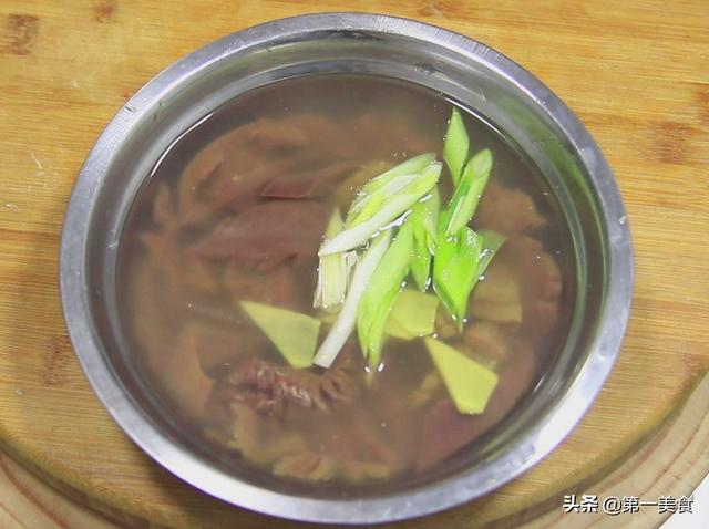 香嫩无臊味的腰花做法，腰花这样炒脆嫩不腥臊
