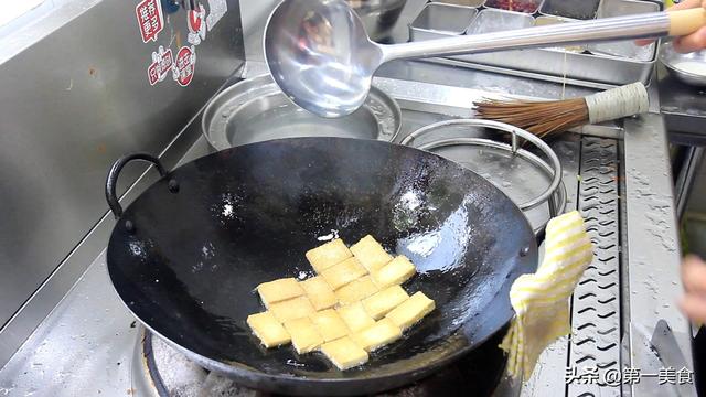 豆腐怎么做最好吃又简单，豆腐怎么做好吃又简单（厨师长分享家常豆腐的简单做法）