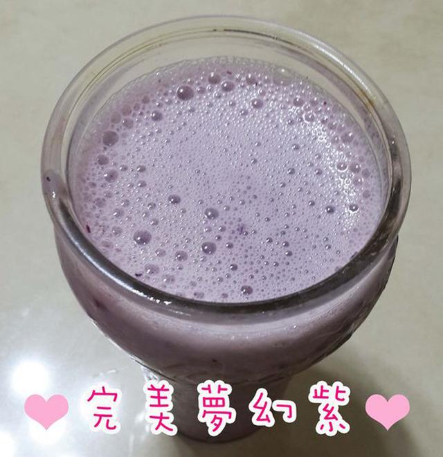 葡萄能和牛奶同吃吗，葡萄可以跟牛奶同吃吗（这道甜甜的饮品比奶茶还好喝而且更健康不长胖）