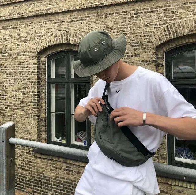 男头。忘掉种过的花，微信头像，男头。忘掉种过的花，重新开始。（“其实我不太懂喜欢）