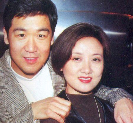 邓婕为什么不生孩子，邓婕嫁给张国立30年（三角家庭后悔事：邓婕没生孩子）