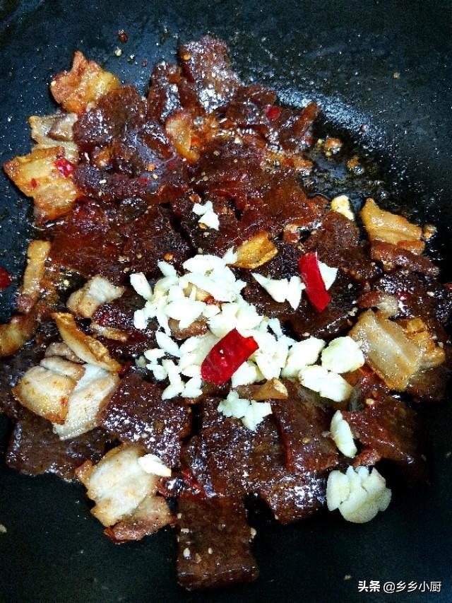 肉焖子的家常做法，焖子的做法（辣椒焖子怎么做）