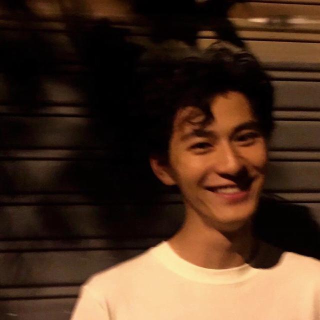 【优质/男】左灯右行，微信头像，【优质/男】左灯右行（我爱你有种左灯右行的冲突）