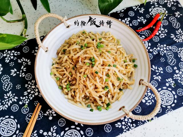 洋芋擦擦的做法，洋芋擦擦的制作做法（西北特色美食洋芋擦擦）