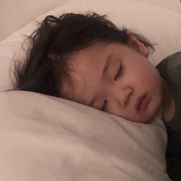 男生锁骨部位图，微信头像，男生锁骨部位图（有趣的肚子弹来弹去。）