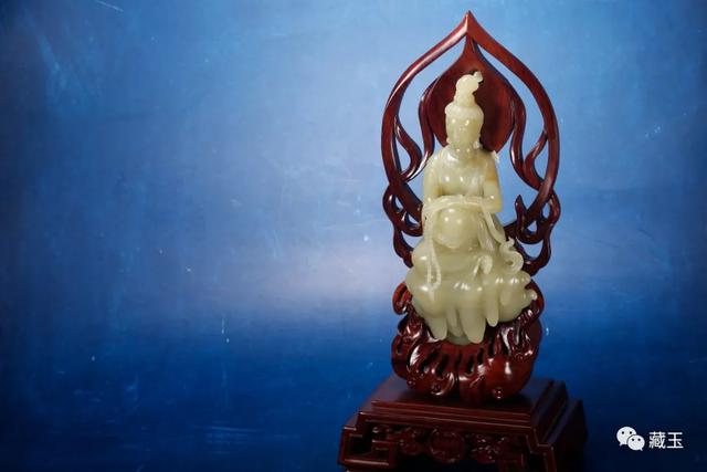 男人戴什么玉在胸前好，男人戴什么玉石好（才是男人唯一可以握在手心的东西）