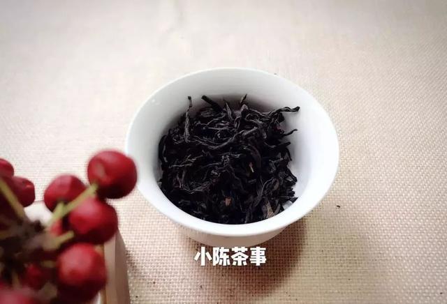 大红袍什么味道，岩茶的大红袍是什么味道（喝起来是什么味道）