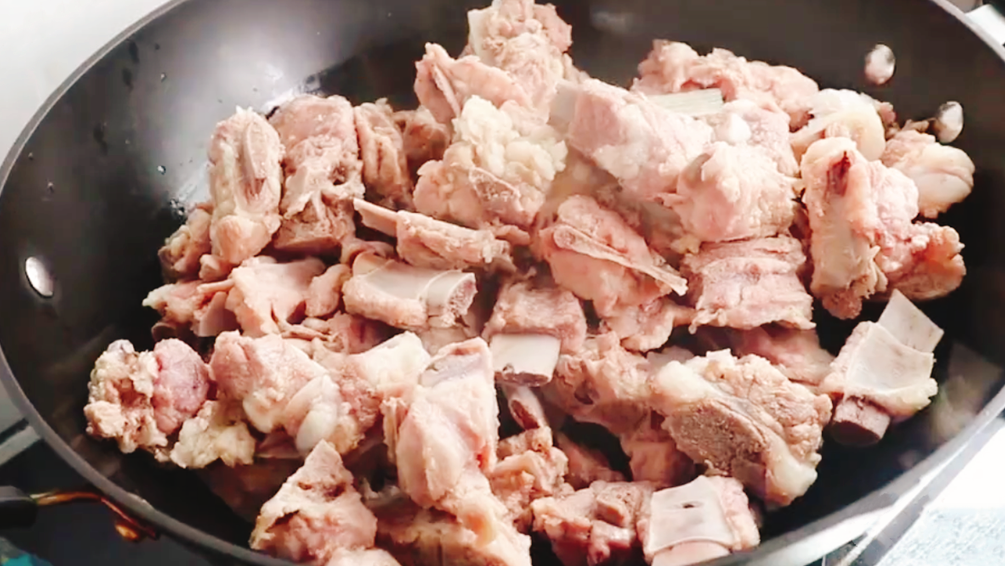 图片[4]-【糖醋排骨】做法步骤图 不油炸 酸甜可口好吃不油腻-起舞食谱网