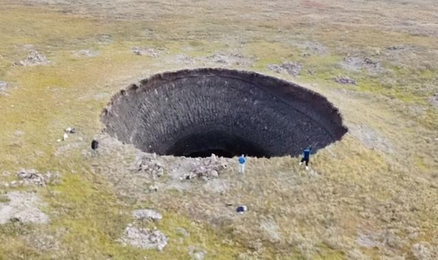 西伯利亚神秘巨洞，探秘最大的地下洞穴（北极出现17个神秘巨洞）