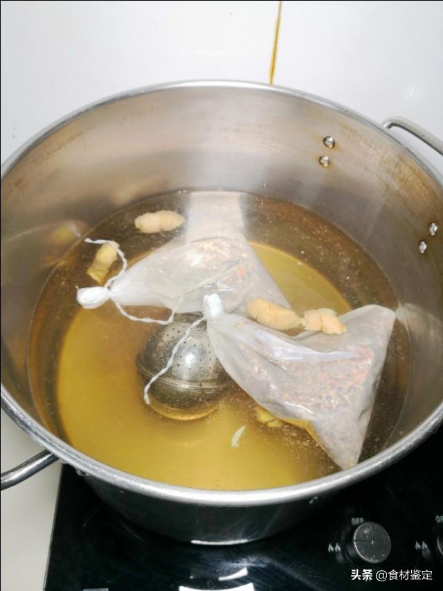 鸡骨架怎么做好吃，鸡壳的做法（教大家制作老沈阳酱鸡架）
