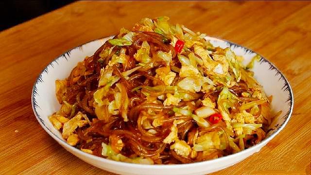 白菜炖粉条的家常做法，家常菜白菜炖粉条的做法（大厨教你这样做）