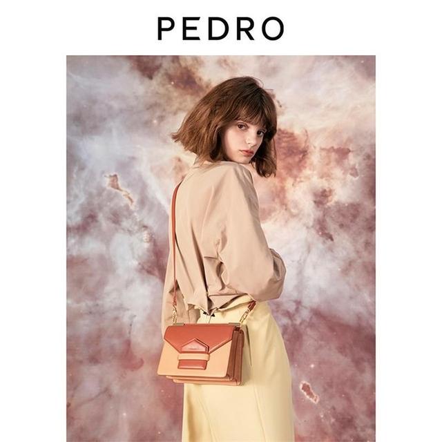 elle包包是什么档次，elle包包属于什么档次（初春必买的几款包包）