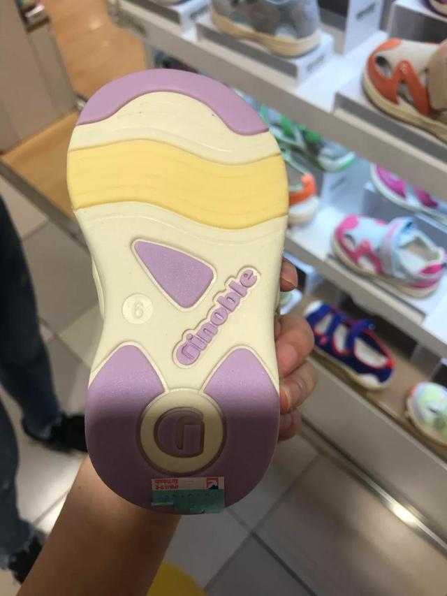 儿童凉鞋怎么选择比较好，儿童凉鞋到底要怎么选