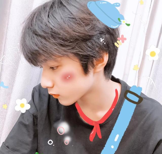 刘耀文头像女生专用，刘耀文｜帅且自知的靓仔微信（壁纸加头像）