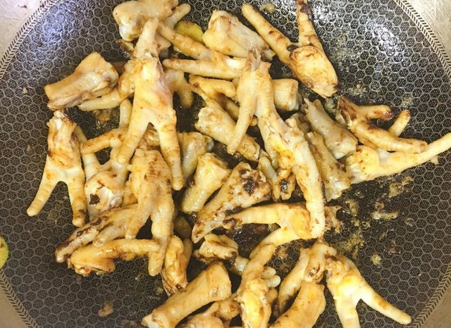 酱猪爪子怎么做，酱猪爪用什么酱（大叔教你酱凤爪）