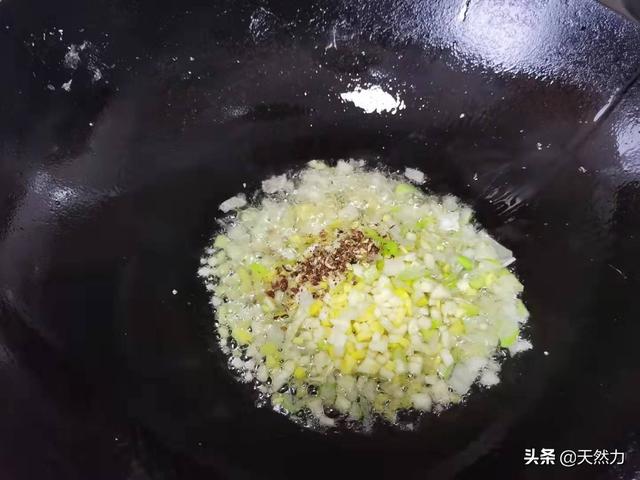 炸鸡蛋酱的做法，东北人喜爱的鸡蛋酱要怎么做才好吃