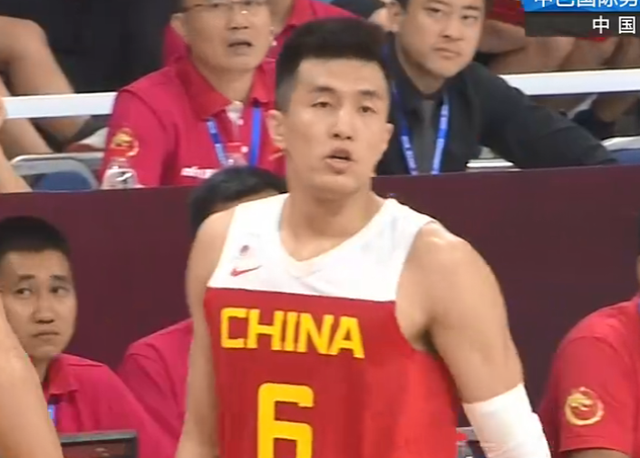 李楠回应周琦近况，中国男篮12人照片（郭艾伦回应对手动作大）