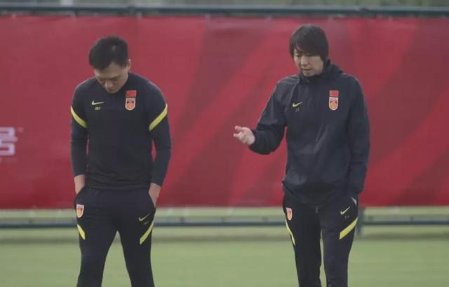 沈阳南二有啥啊，沈阳南二都批发什么（请维护沈阳国足名宿雕像）