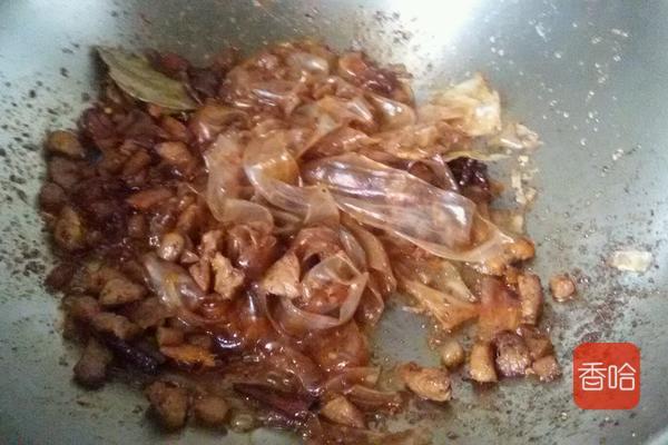牛肉焖粉皮的做法，粉皮焖牛肉家常做法（就特馋吃的“焖粉皮”）