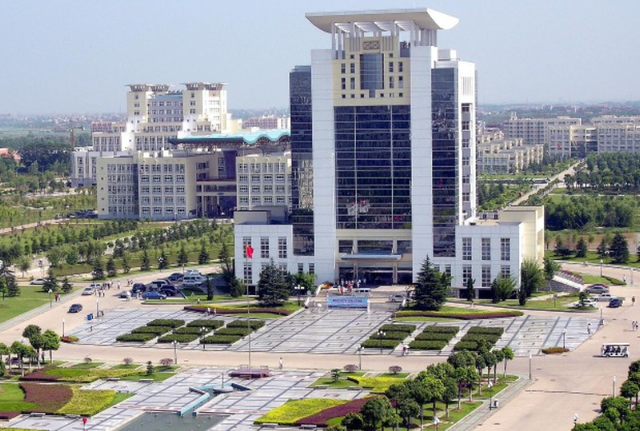 武汉南湖有哪些大学，武汉南湖有哪些大学的分校（武汉三镇哪个区的大学最多）