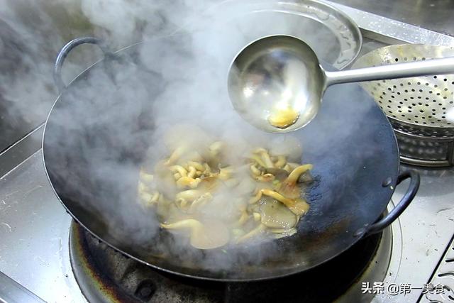 炒蘑菇怎么做好吃，炒菌菇最好吃的做法大全（大火一炒、2分钟出锅）
