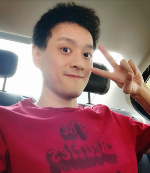 赵英俊出道的音乐才子，薛之谦带一车花去墓地