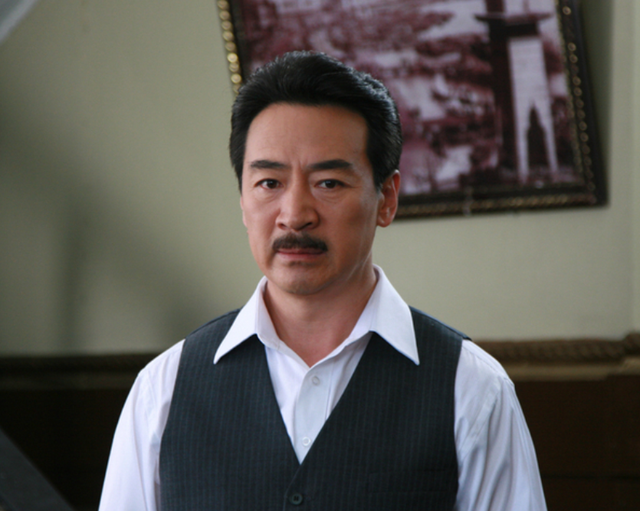 寇振海与妻子李婷，肤白貌美不输女星