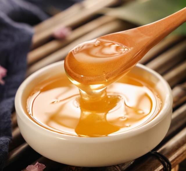 蜂蜜一天喝多少合适，红茶什么时候喝合适（红茶什么时候喝合适）