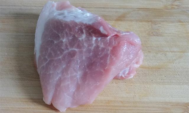 过桥米线的由来，过桥米线的由来是什么（米线口感是关键汤汁酱料更是灵魂）